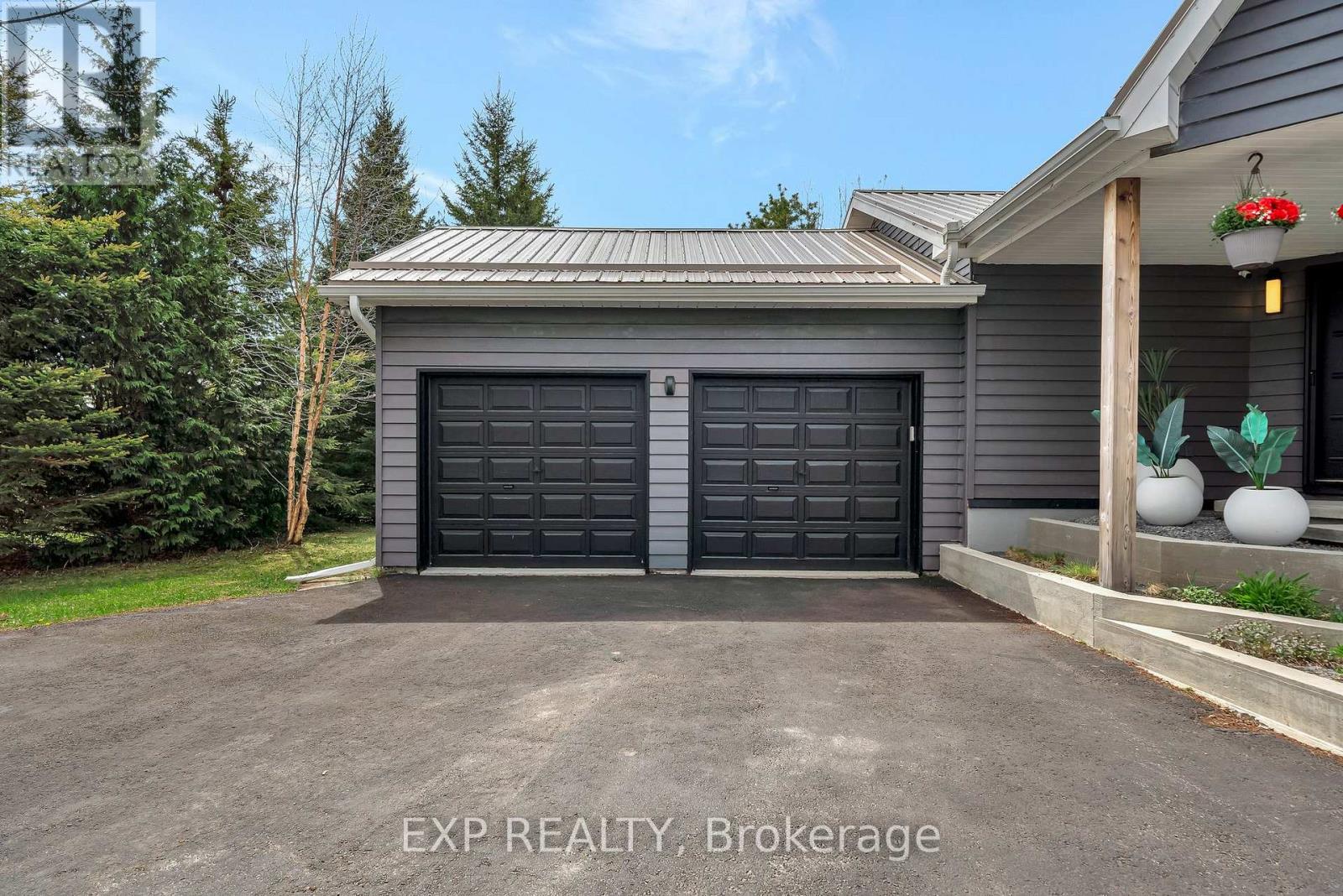 135 Hiscock Shores Road, Prince Edward County, Ontario  K0K 1L0 - Photo 45 - X12245802