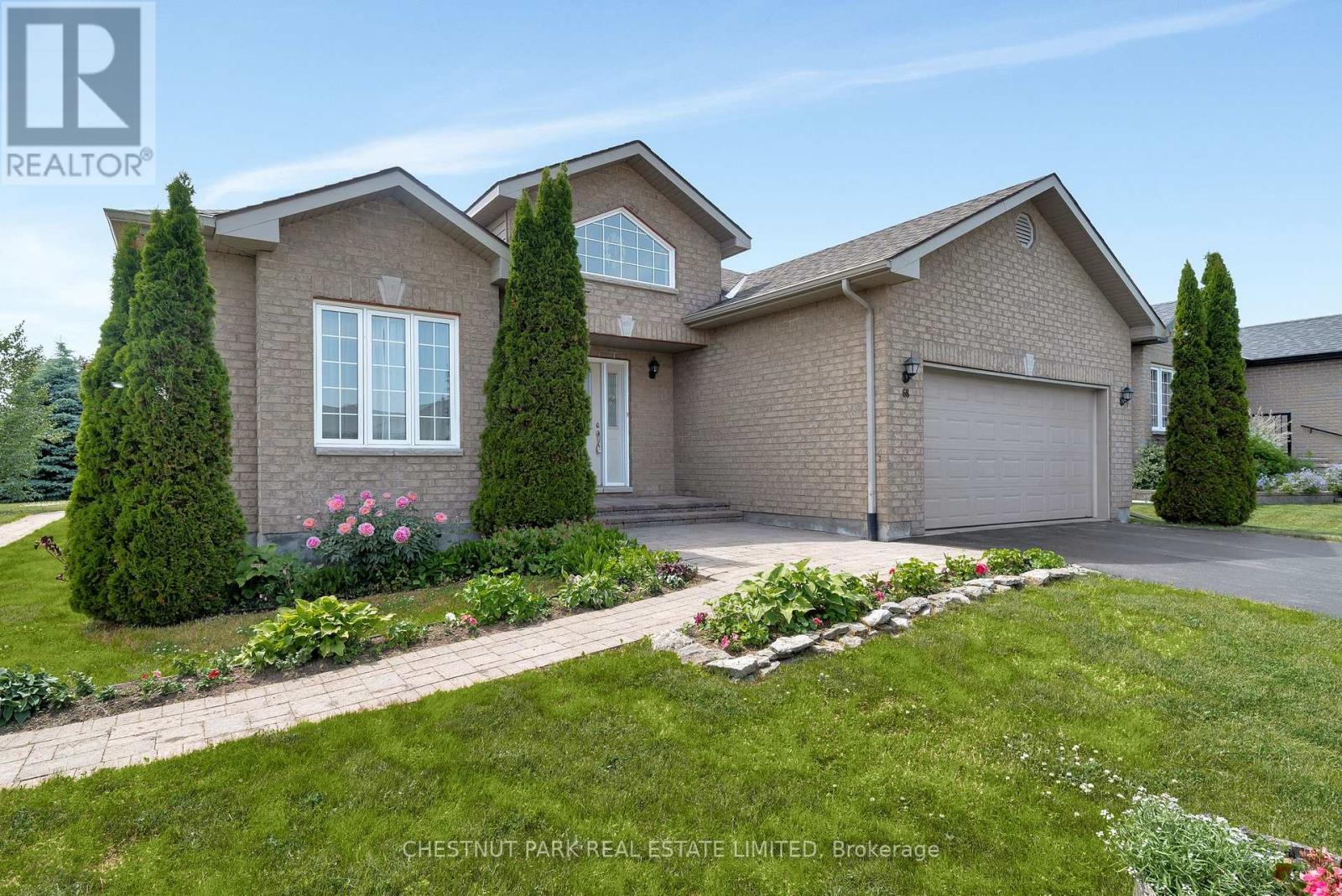 68 MAPLEHURST CRESCENT, Prince Edward County, Ontario