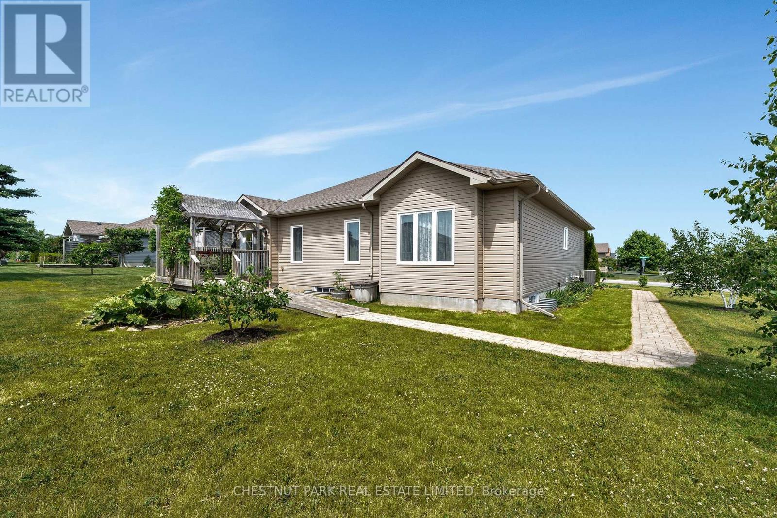 68 Maplehurst Crescent, Prince Edward County, Ontario  K0K 3L0 - Photo 26 - X12246626