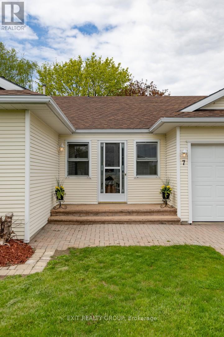 7 Cretney Drive, Prince Edward County, Ontario  K0K 3L0 - Photo 4 - X12248208