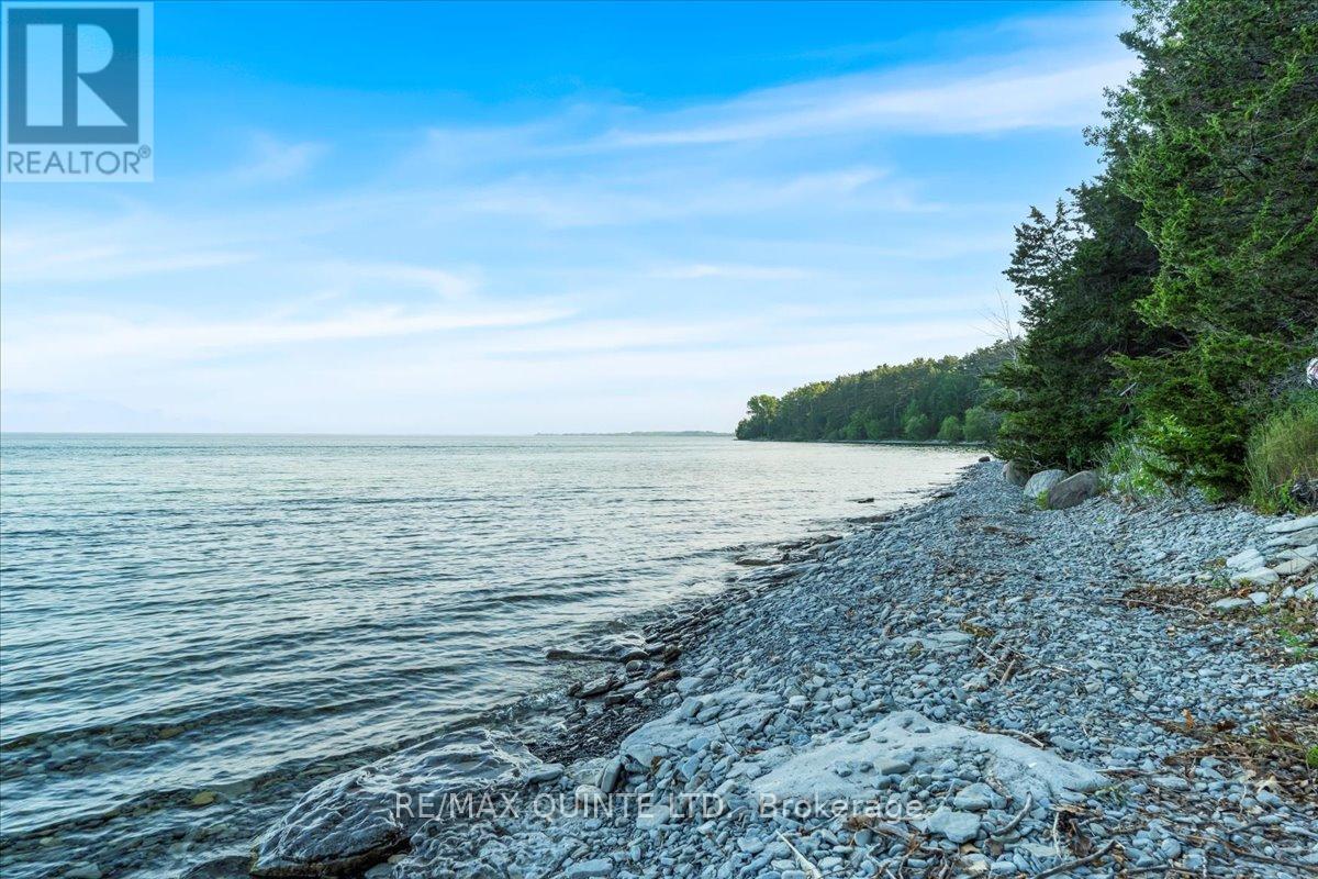 102 DORENBERG LANE, Prince Edward County, Ontario