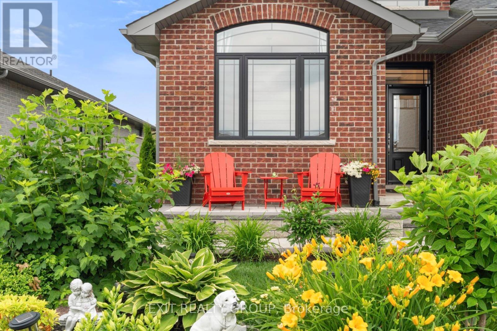 86 Essex Drive, Belleville, Ontario  K8N 0J1 - Photo 4 - X12249814