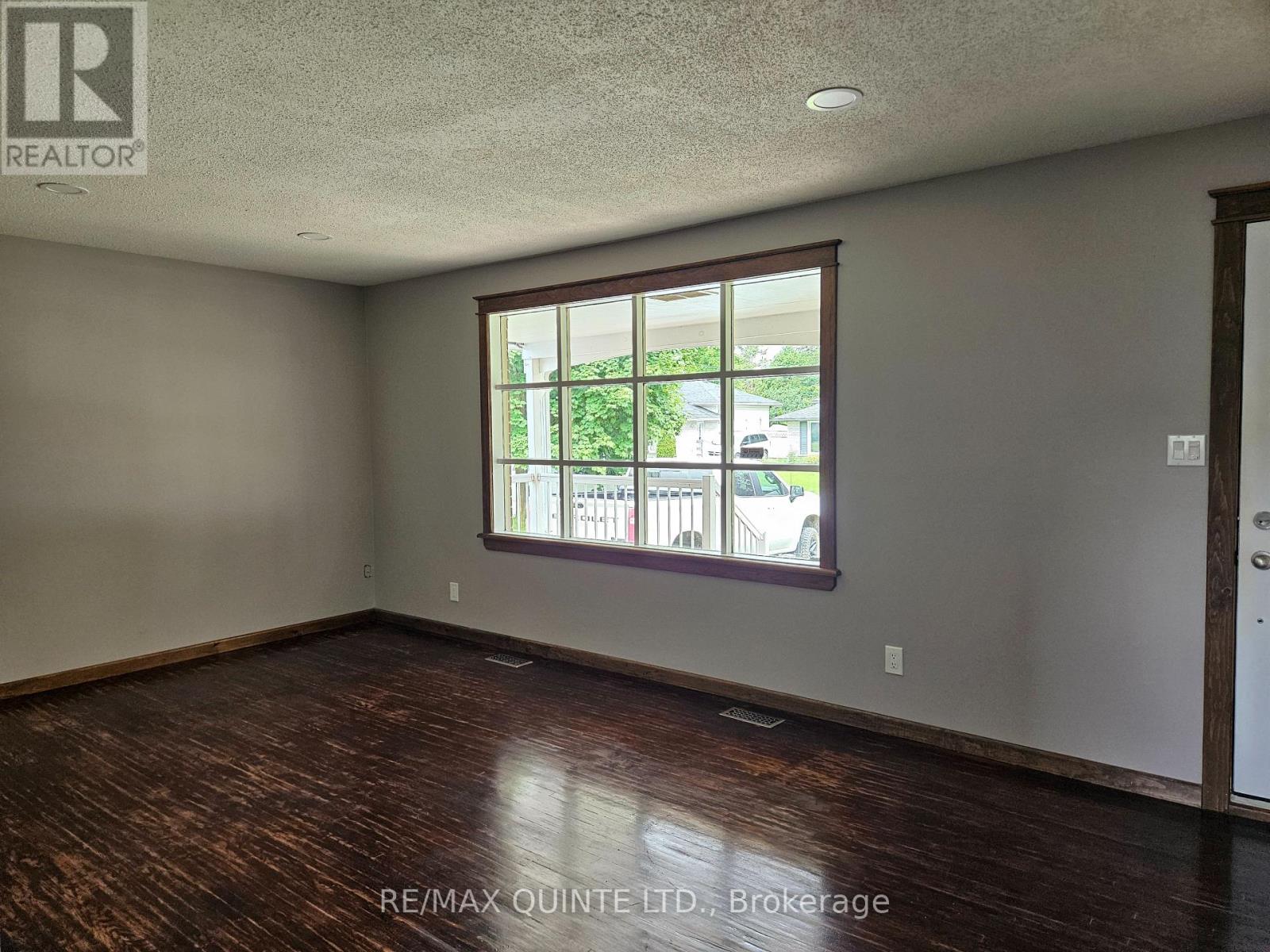 26 Stavebank Road, Belleville, Ontario  K8P 2N6 - Photo 10 - X12260664
