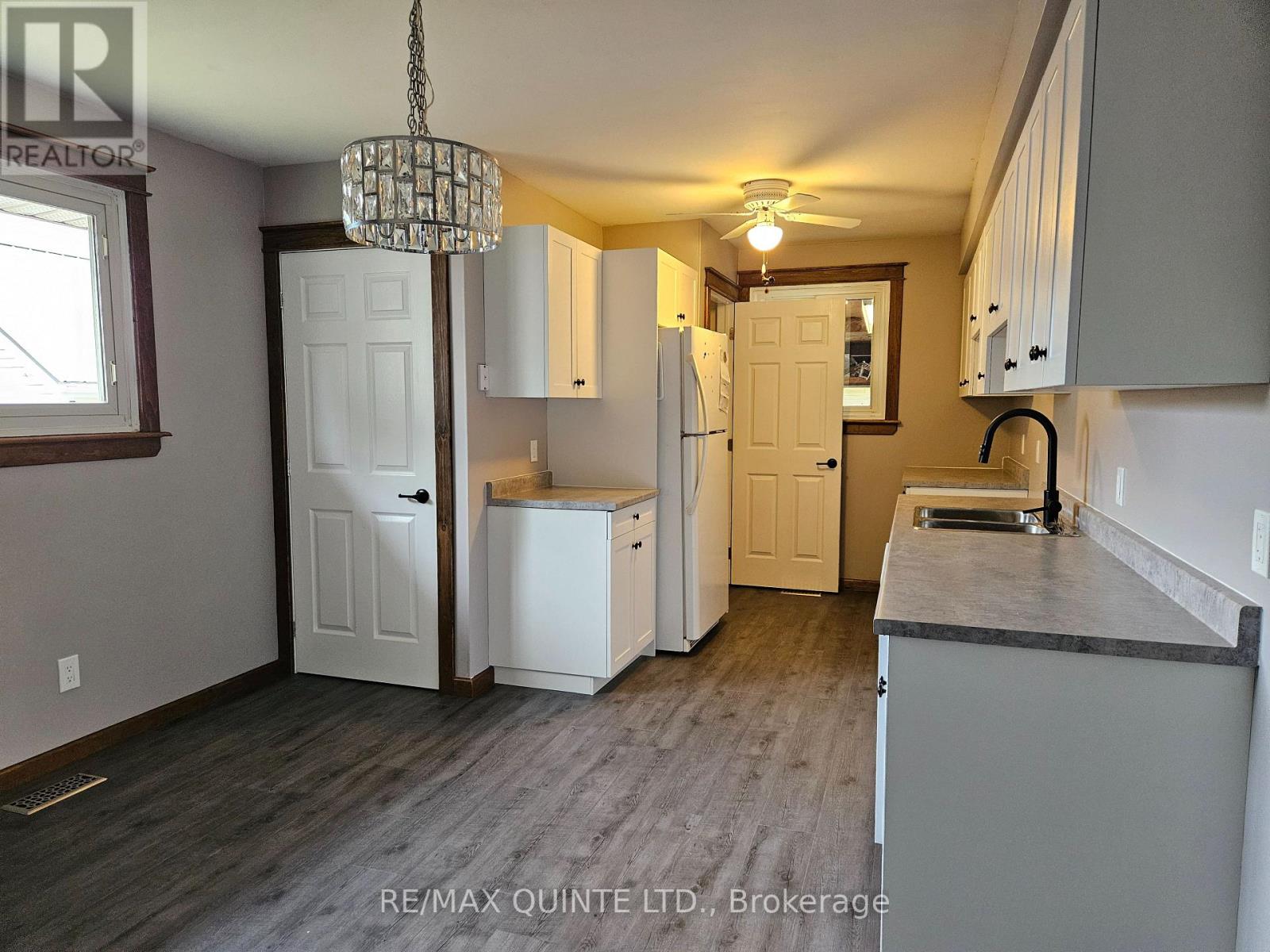 26 Stavebank Road, Belleville, Ontario  K8P 2N6 - Photo 6 - X12260664