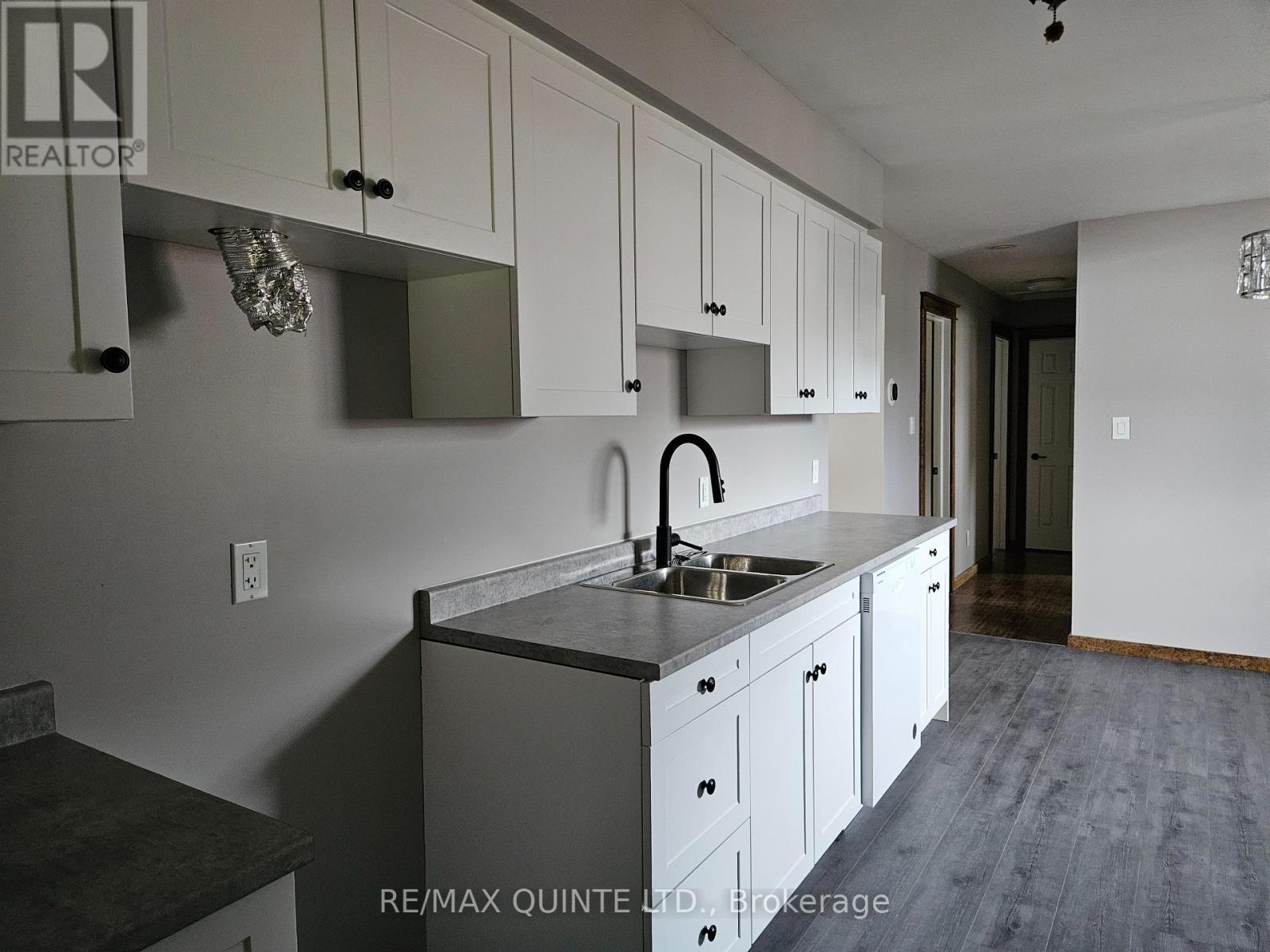 26 Stavebank Road, Belleville, Ontario  K8P 2N6 - Photo 9 - X12260664