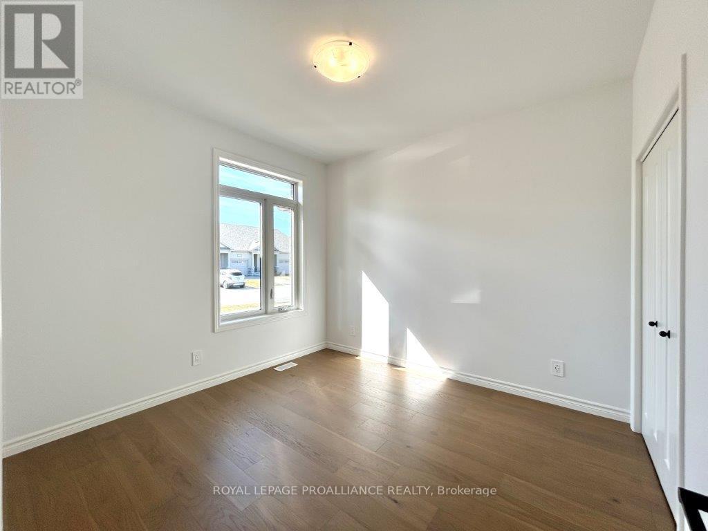 77 Athabaska Drive, Belleville, Ontario  K8N 0T1 - Photo 5 - X12260668