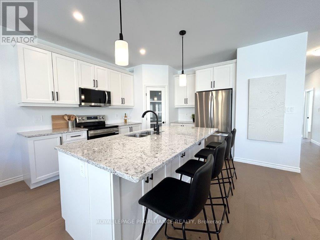 77 Athabaska Drive, Belleville, Ontario  K8N 0T1 - Photo 9 - X12260668