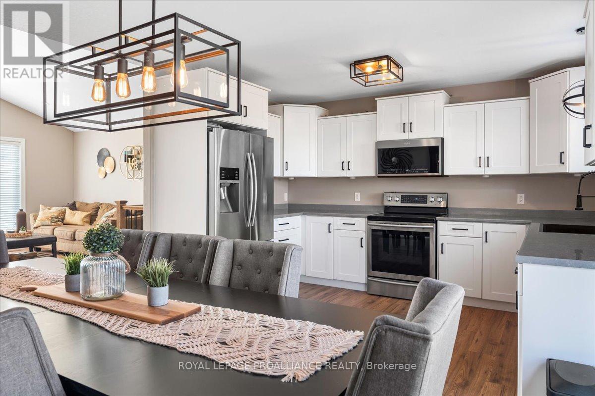 20846 Loyalist Parkway, Prince Edward County, Ontario  K0K 1T0 - Photo 12 - X12263117
