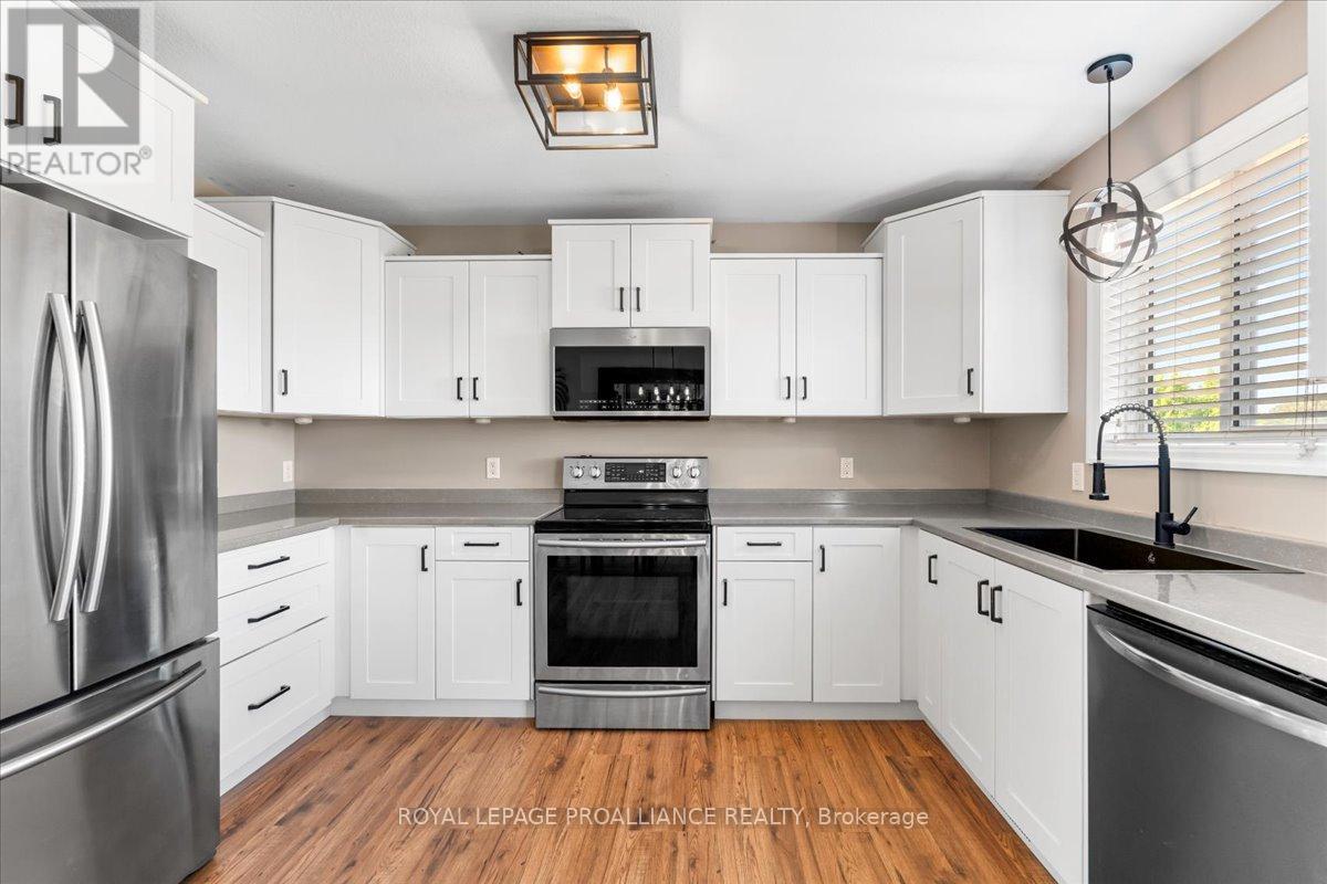 20846 Loyalist Parkway, Prince Edward County, Ontario  K0K 1T0 - Photo 13 - X12263117