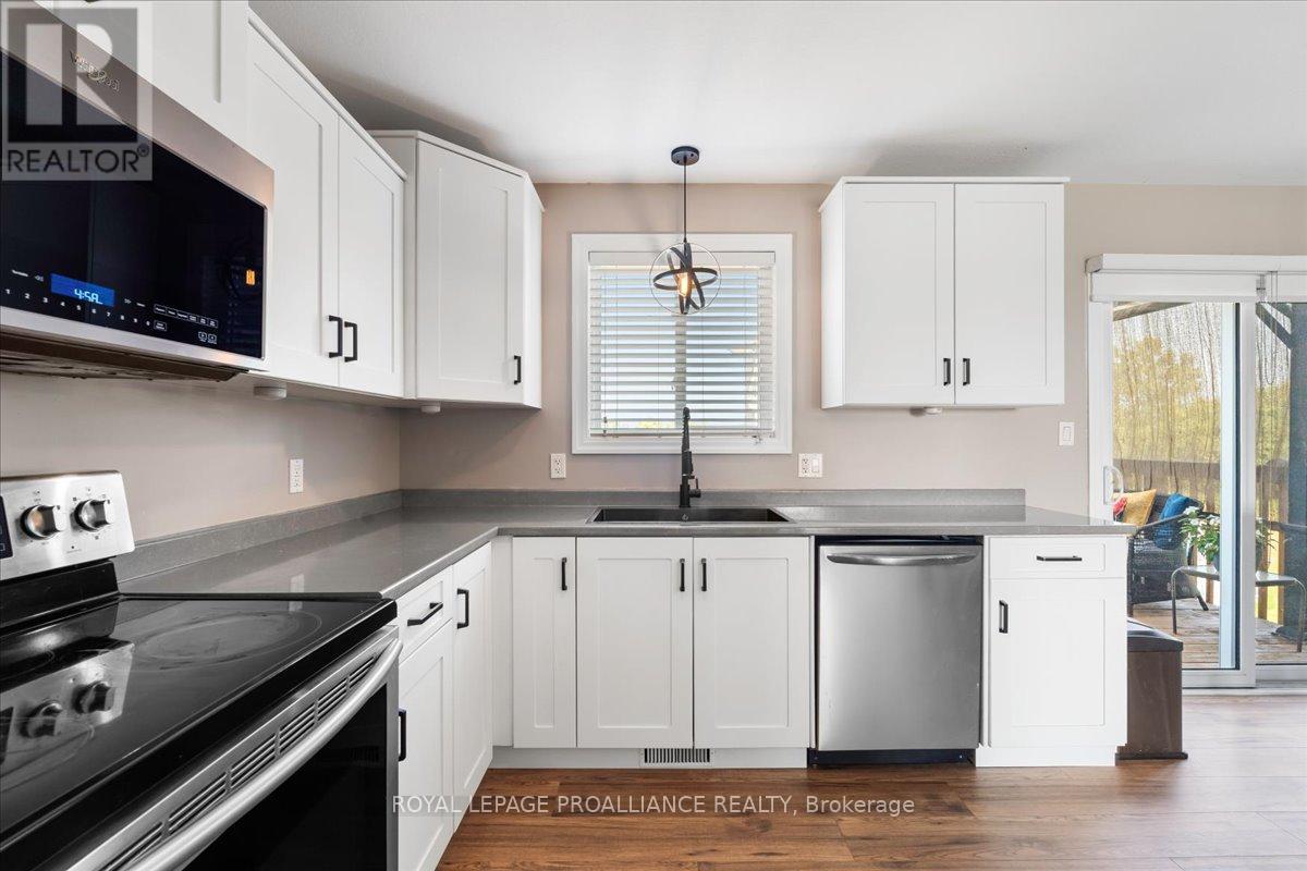 20846 Loyalist Parkway, Prince Edward County, Ontario  K0K 1T0 - Photo 14 - X12263117