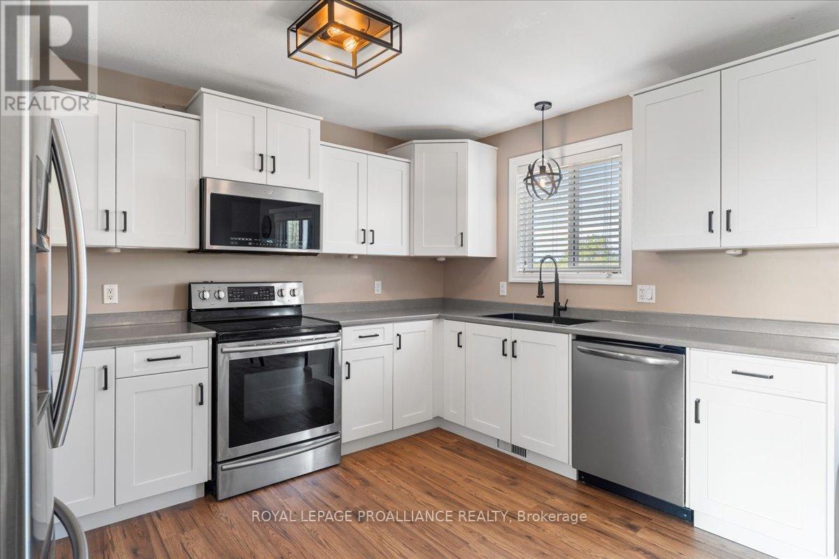 20846 Loyalist Parkway, Prince Edward County, Ontario  K0K 1T0 - Photo 16 - X12263117
