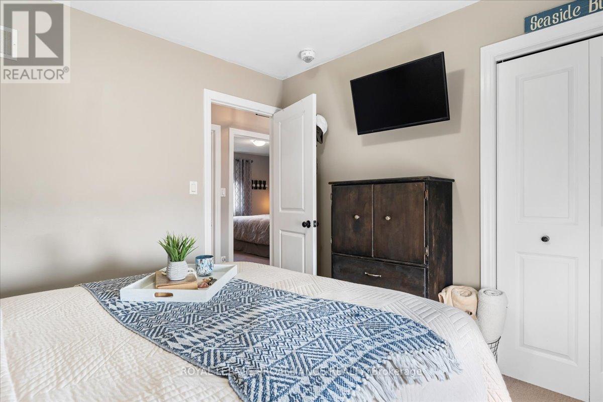 20846 Loyalist Parkway, Prince Edward County, Ontario  K0K 1T0 - Photo 19 - X12263117