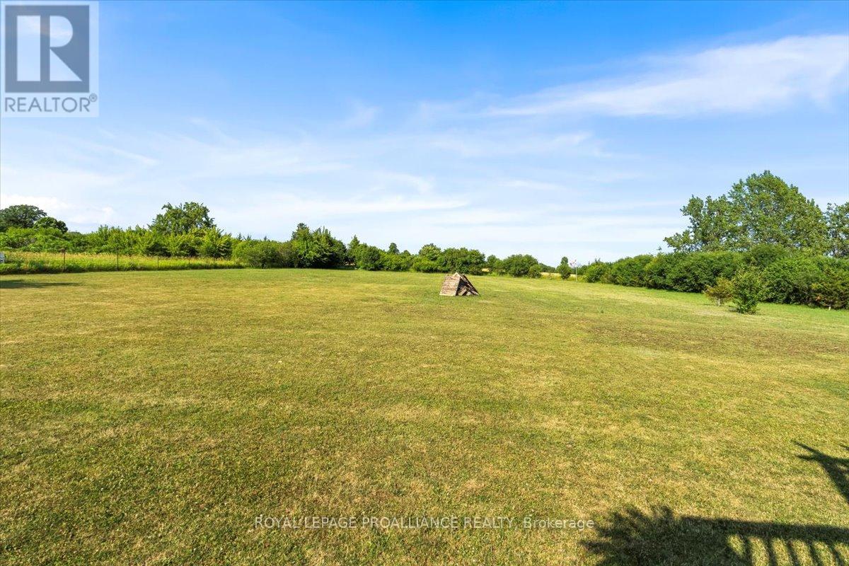 20846 Loyalist Parkway, Prince Edward County, Ontario  K0K 1T0 - Photo 38 - X12263117