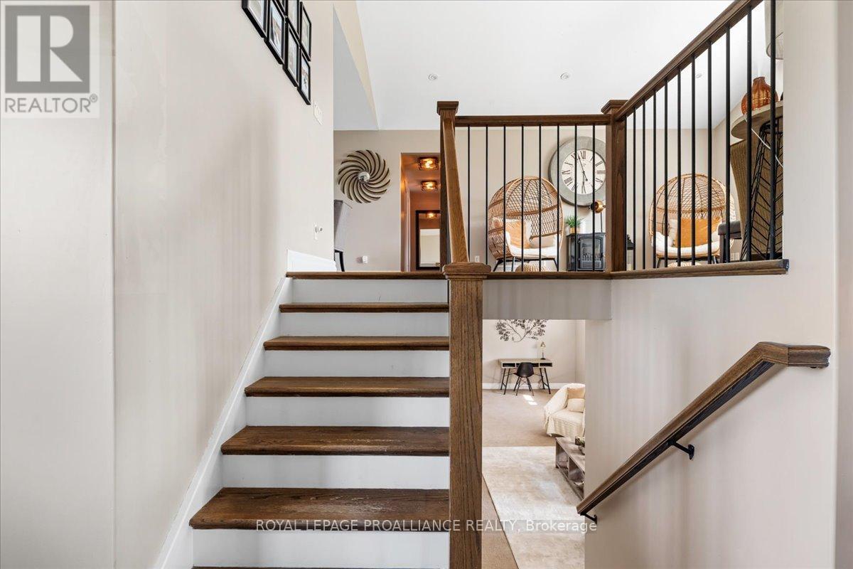 20846 Loyalist Parkway, Prince Edward County, Ontario  K0K 1T0 - Photo 4 - X12263117