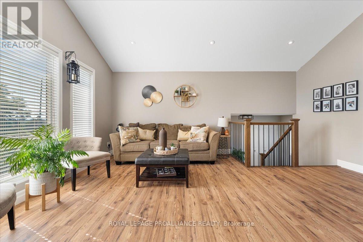 20846 Loyalist Parkway, Prince Edward County, Ontario  K0K 1T0 - Photo 8 - X12263117