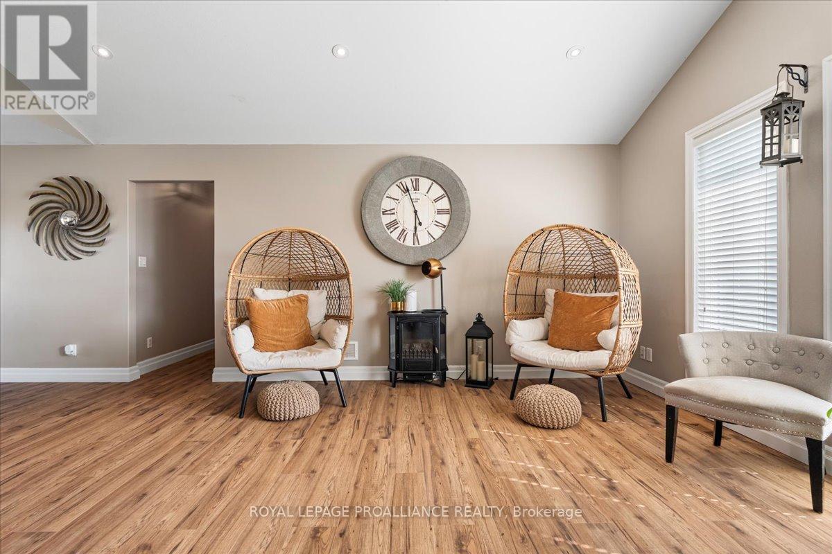 20846 Loyalist Parkway, Prince Edward County, Ontario  K0K 1T0 - Photo 9 - X12263117