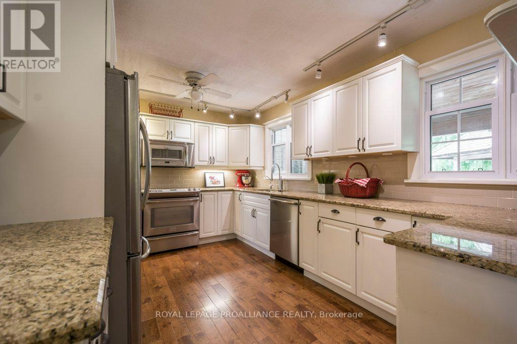 21 Storms Lane, Prince Edward County, Ontario  K0K 2P0 - Photo 5 - X12263773
