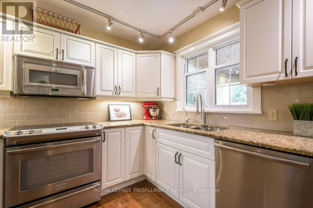 21 Storms Lane, Prince Edward County, Ontario  K0K 2P0 - Photo 6 - X12263773