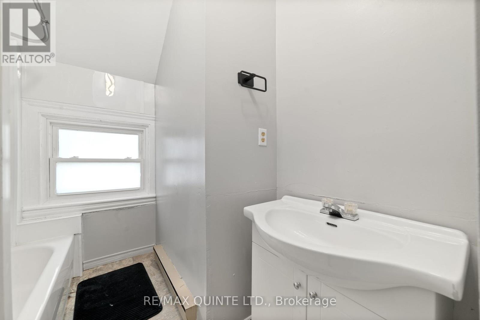 219-221 Ann Street, Belleville, Ontario  K8N 3L5 - Photo 20 - X12264438
