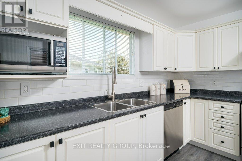 9 Quaker Court, Prince Edward County, Ontario  K0K 3L0 - Photo 10 - X12267692