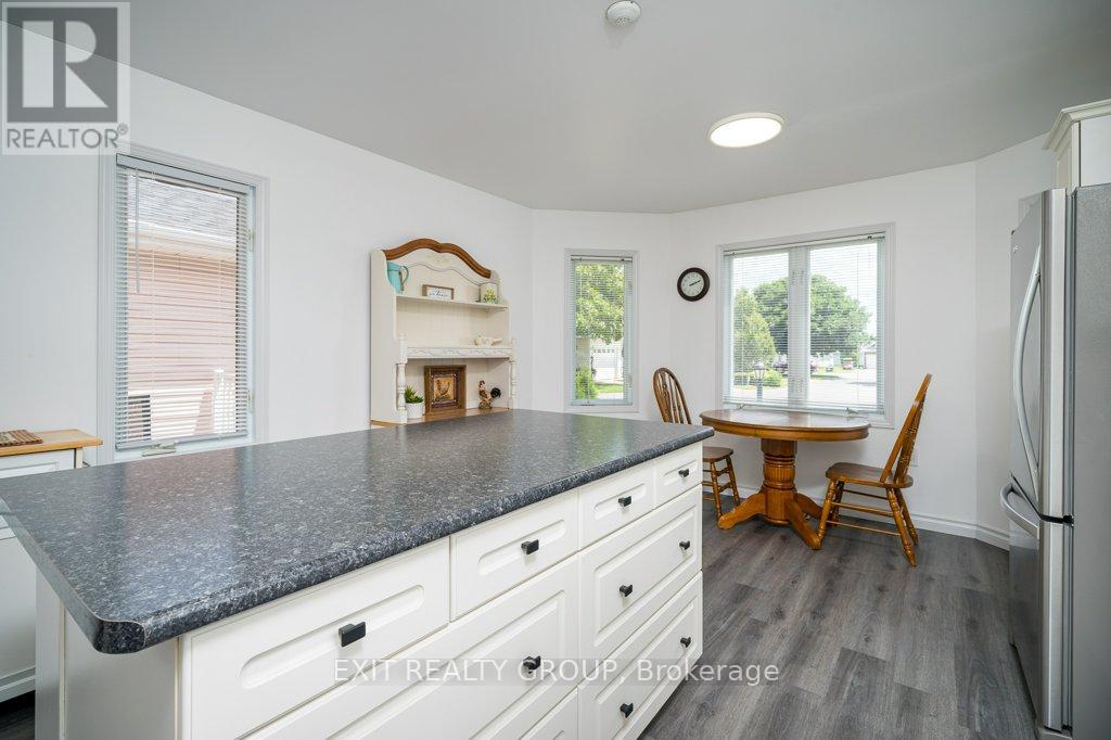 9 Quaker Court, Prince Edward County, Ontario  K0K 3L0 - Photo 12 - X12267692