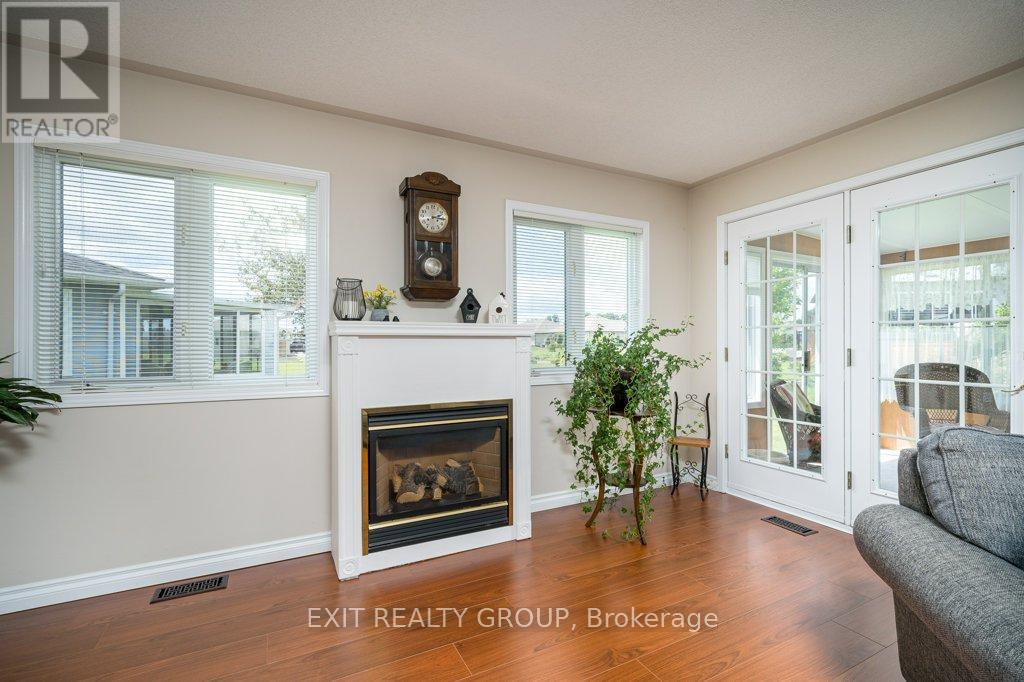 9 Quaker Court, Prince Edward County, Ontario  K0K 3L0 - Photo 18 - X12267692