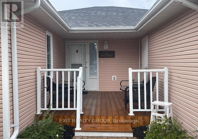 9 Quaker Court, Prince Edward County, Ontario  K0K 3L0 - Photo 5 - X12267692