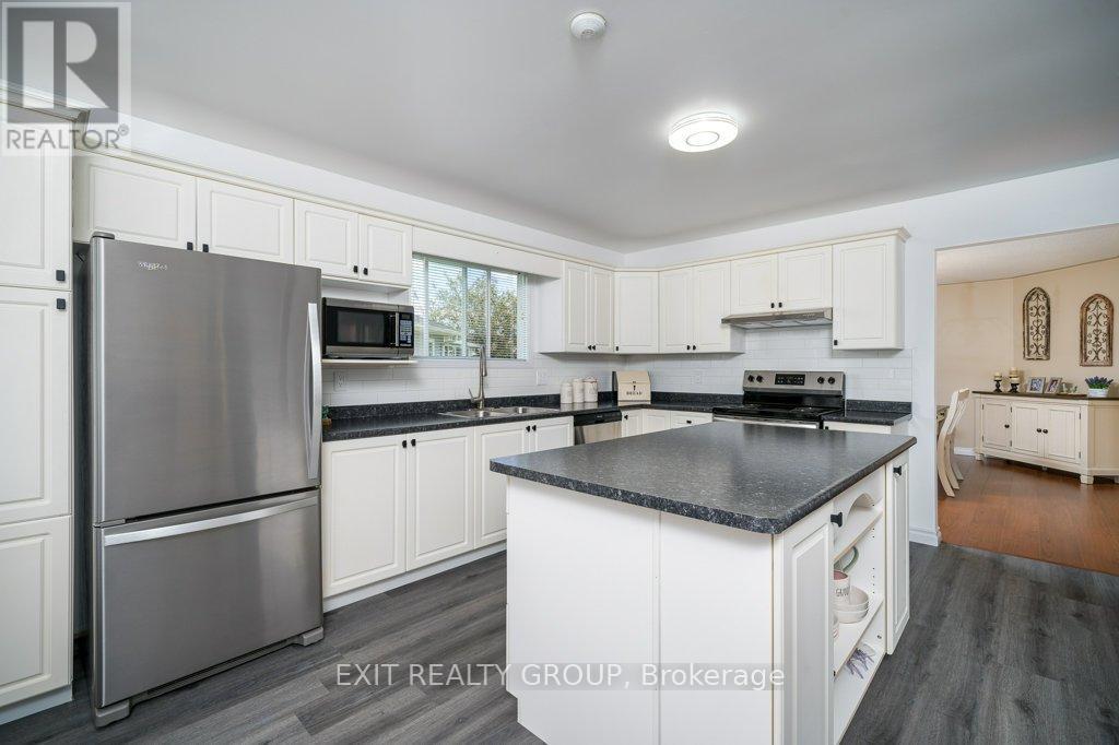 9 Quaker Court, Prince Edward County, Ontario  K0K 3L0 - Photo 7 - X12267692