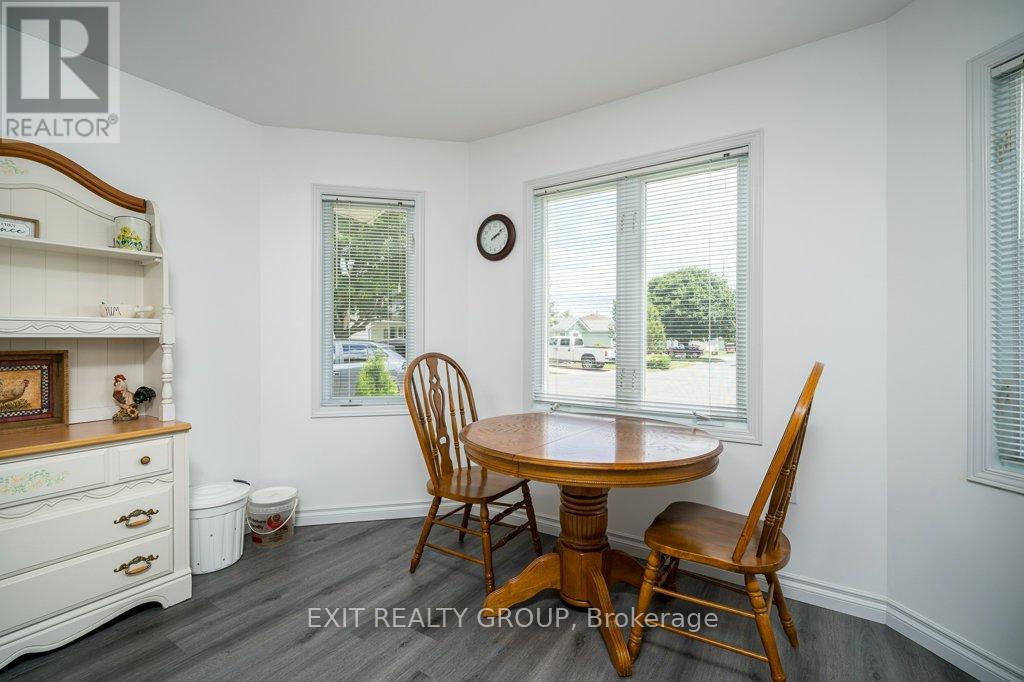 9 Quaker Court, Prince Edward County, Ontario  K0K 3L0 - Photo 8 - X12267692
