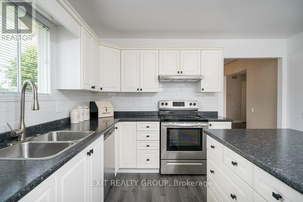 9 Quaker Court, Prince Edward County, Ontario  K0K 3L0 - Photo 9 - X12267692