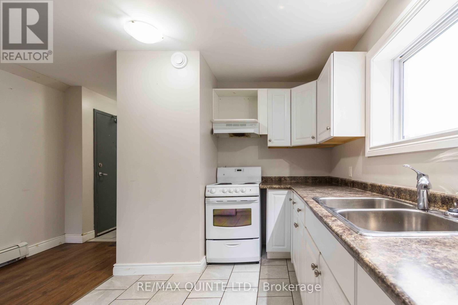 59 North Front Street, Belleville, Ontario  K8P 3B2 - Photo 11 - X12267847