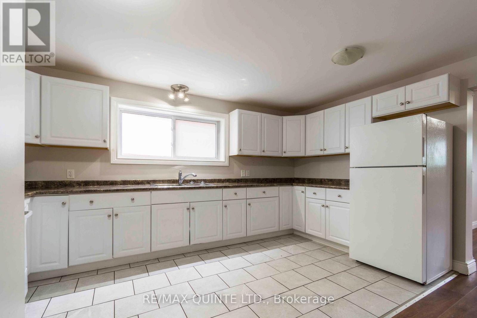 59 North Front Street, Belleville, Ontario  K8P 3B2 - Photo 9 - X12267847