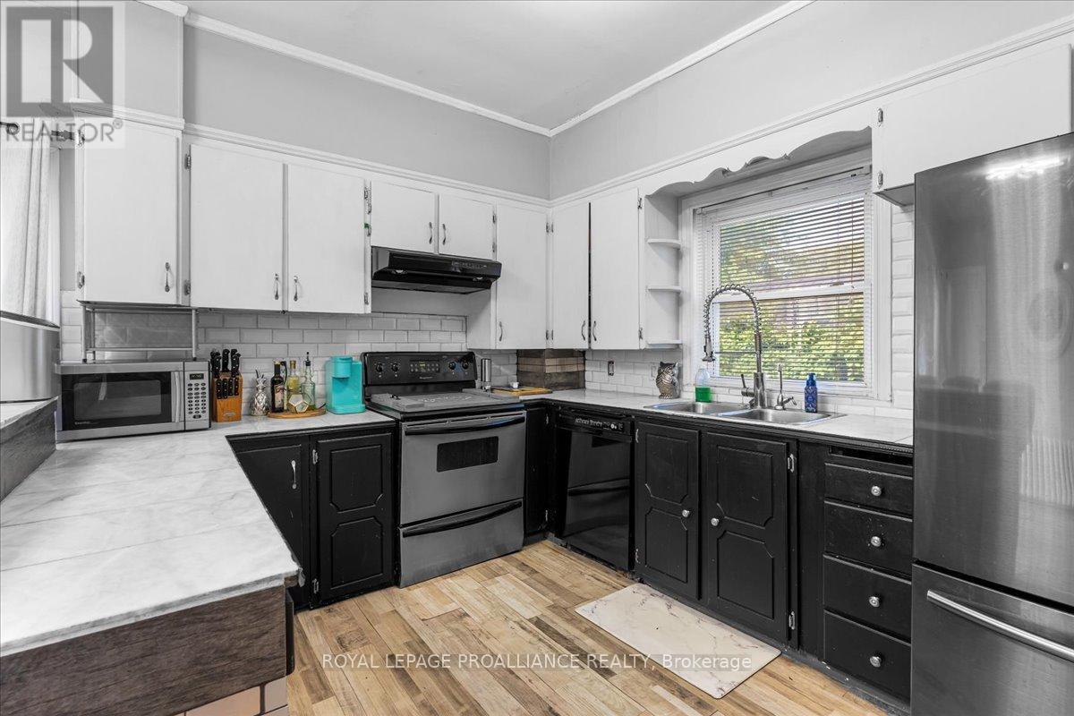 8 Olive Street, Belleville, Ontario  K8P 2A2 - Photo 18 - X12268146