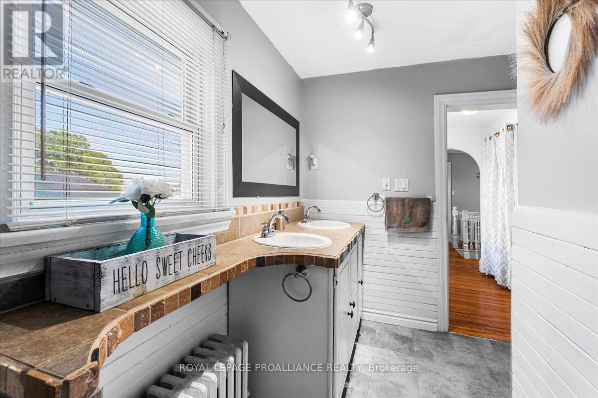 8 Olive Street, Belleville, Ontario  K8P 2A2 - Photo 34 - X12268146
