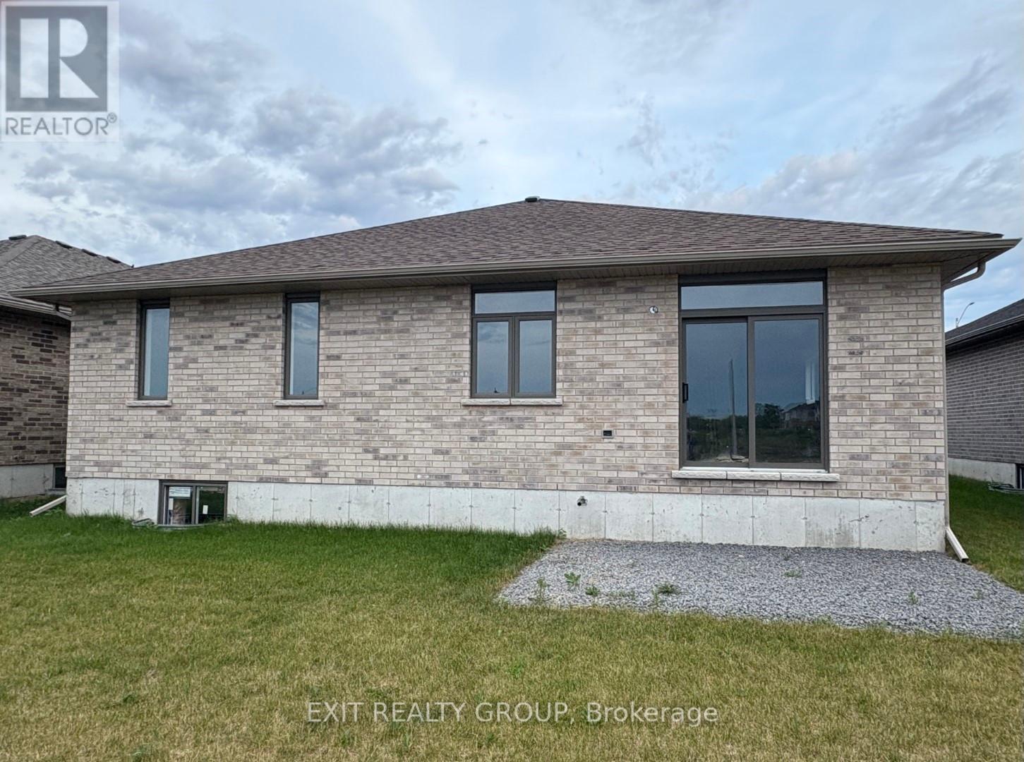 29 Sulmon Street, Belleville, Ontario  K8N 0S5 - Photo 2 - X12271615
