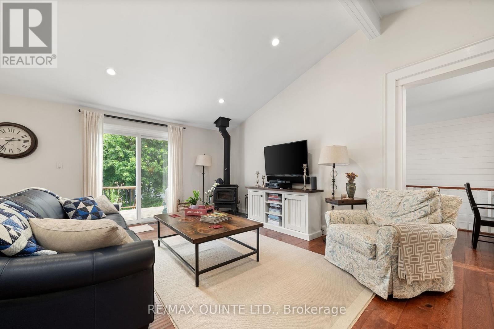 14 Eastern Avenue, Prince Edward County, Ontario  K8N 4Z1 - Photo 11 - X12273581