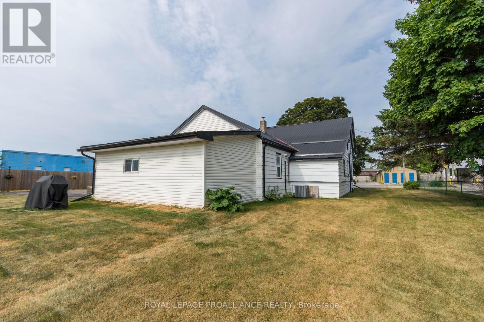 113 South Trent Street, Quinte West, Ontario  K0K 2C0 - Photo 43 - X12275250