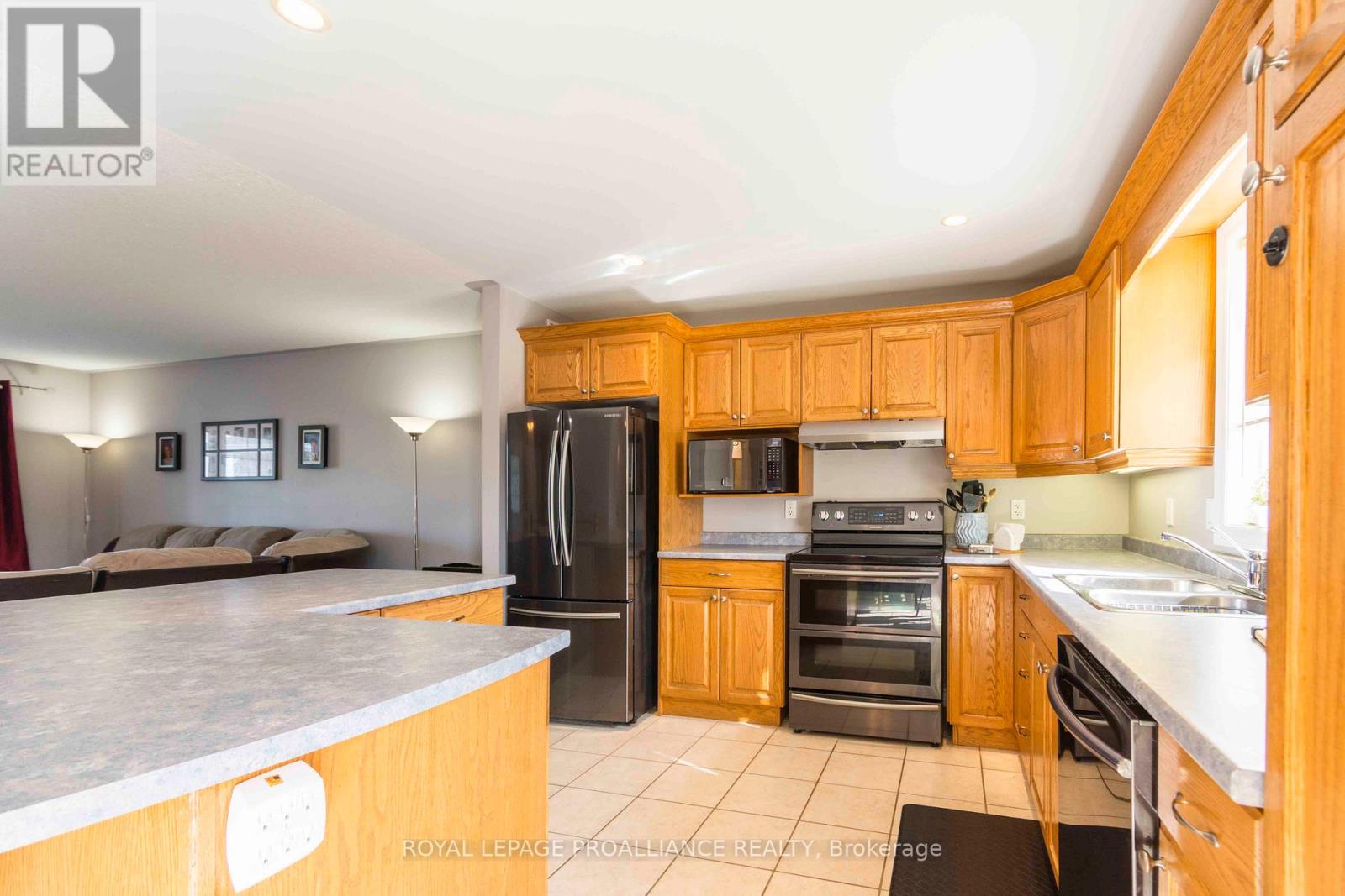 35 Forest Valley Drive, Quinte West, Ontario  K0K 2C0 - Photo 10 - X12278157