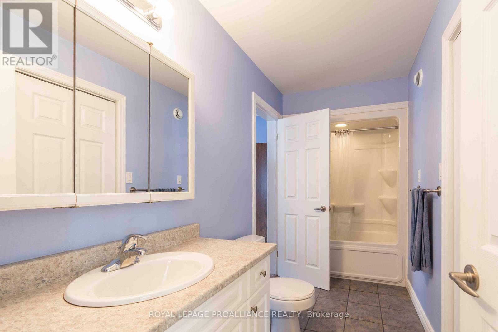 35 Forest Valley Drive, Quinte West, Ontario  K0K 2C0 - Photo 17 - X12278157