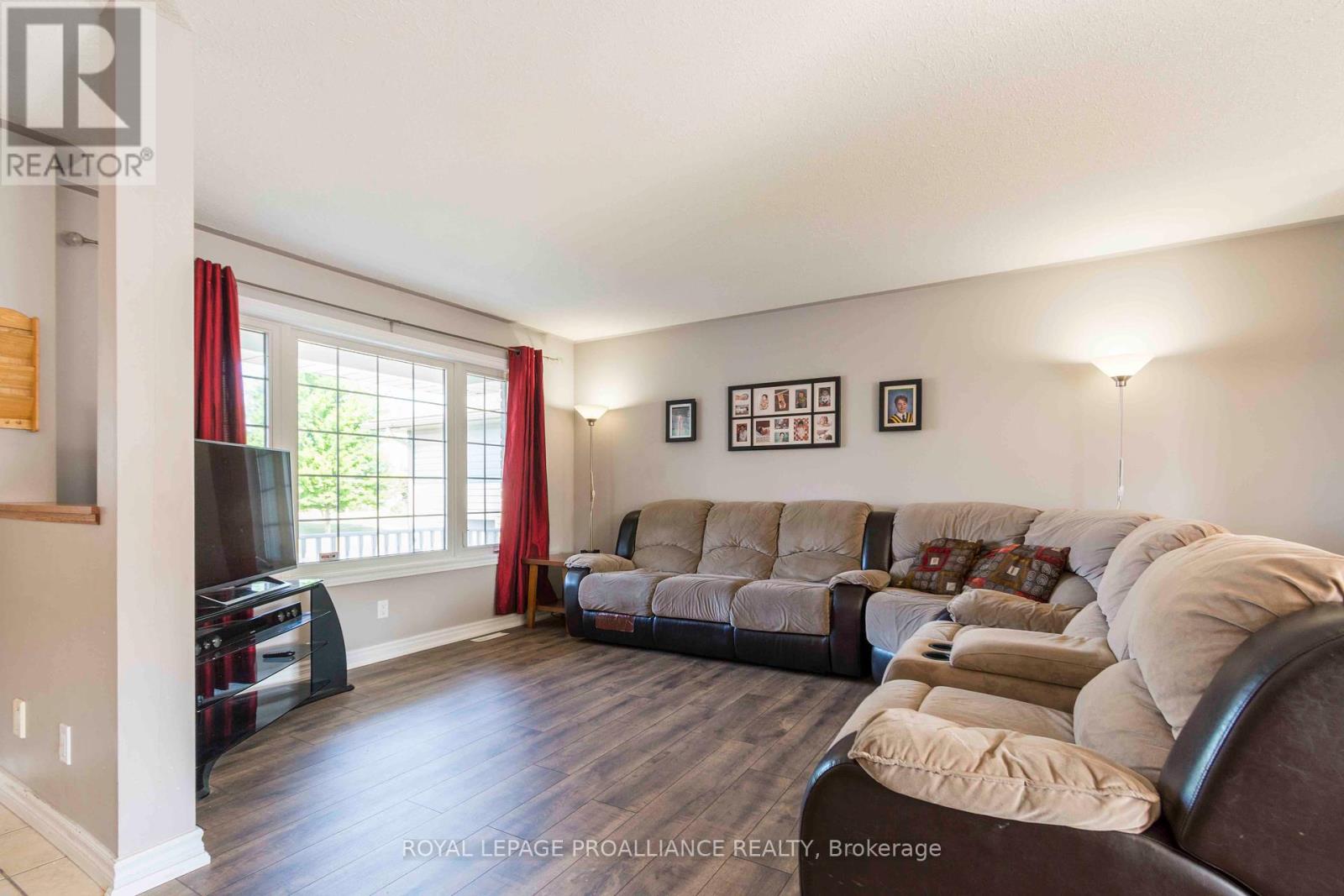35 Forest Valley Drive, Quinte West, Ontario  K0K 2C0 - Photo 4 - X12278157