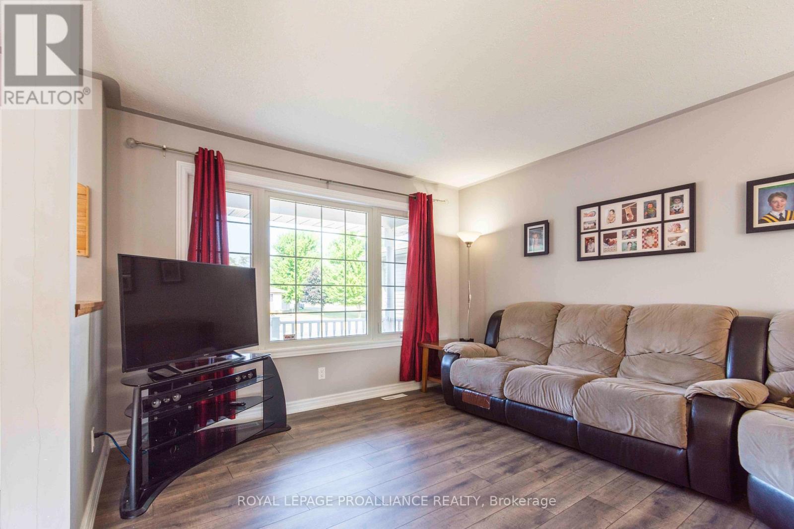 35 Forest Valley Drive, Quinte West, Ontario  K0K 2C0 - Photo 5 - X12278157