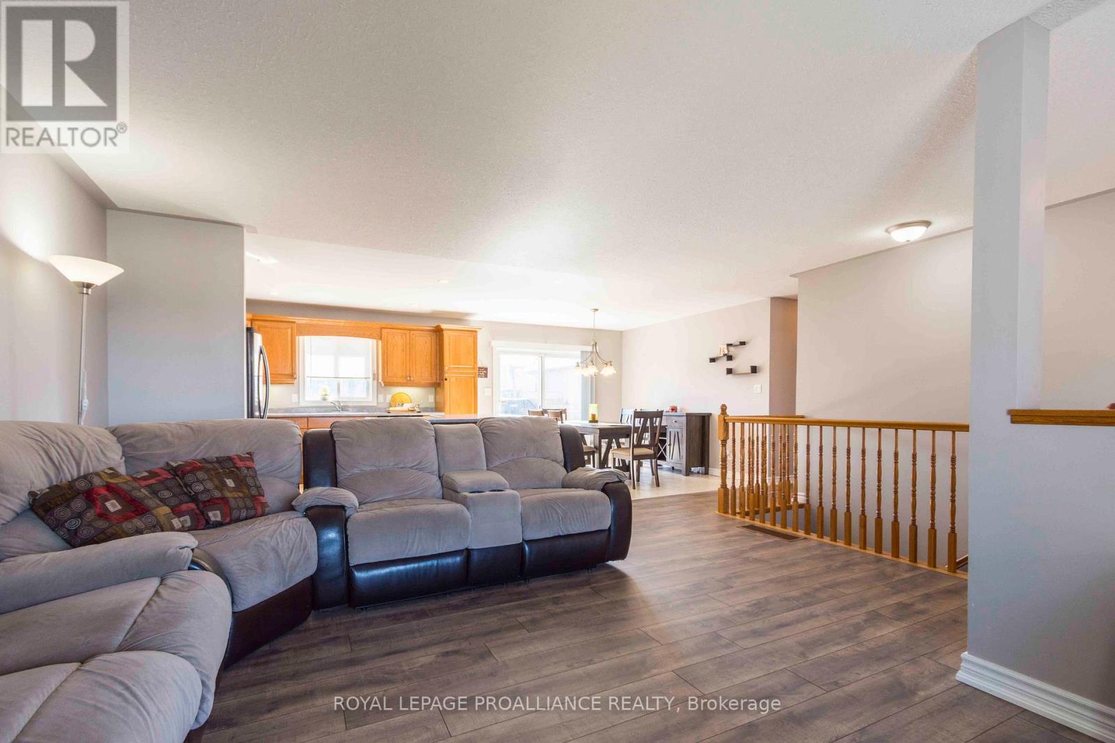 35 Forest Valley Drive, Quinte West, Ontario  K0K 2C0 - Photo 6 - X12278157