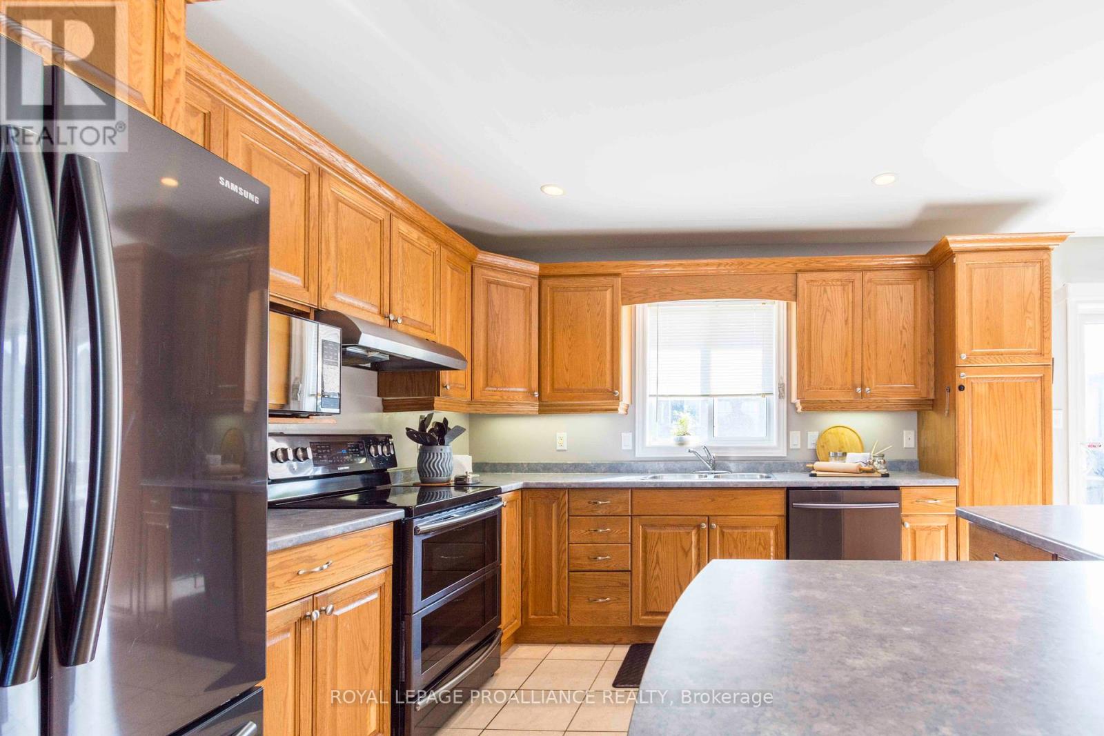 35 Forest Valley Drive, Quinte West, Ontario  K0K 2C0 - Photo 8 - X12278157
