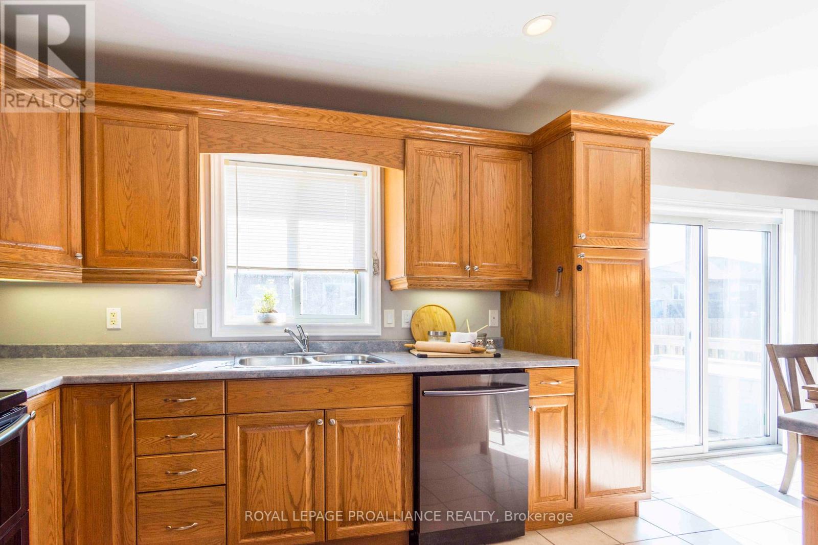 35 Forest Valley Drive, Quinte West, Ontario  K0K 2C0 - Photo 9 - X12278157