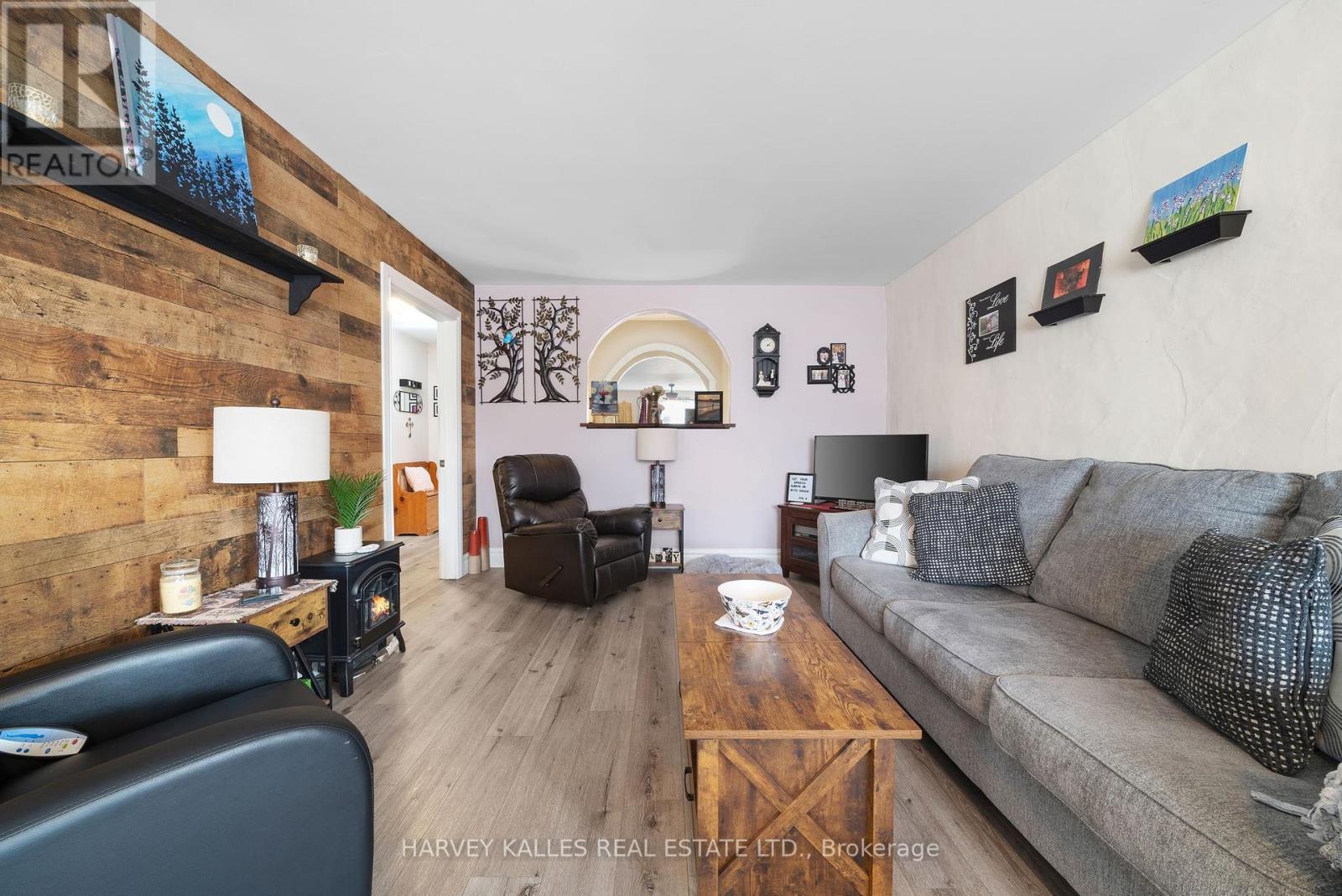 46 Barker Street, Prince Edward County, Ontario  K0K 2T0 - Photo 12 - X12281326