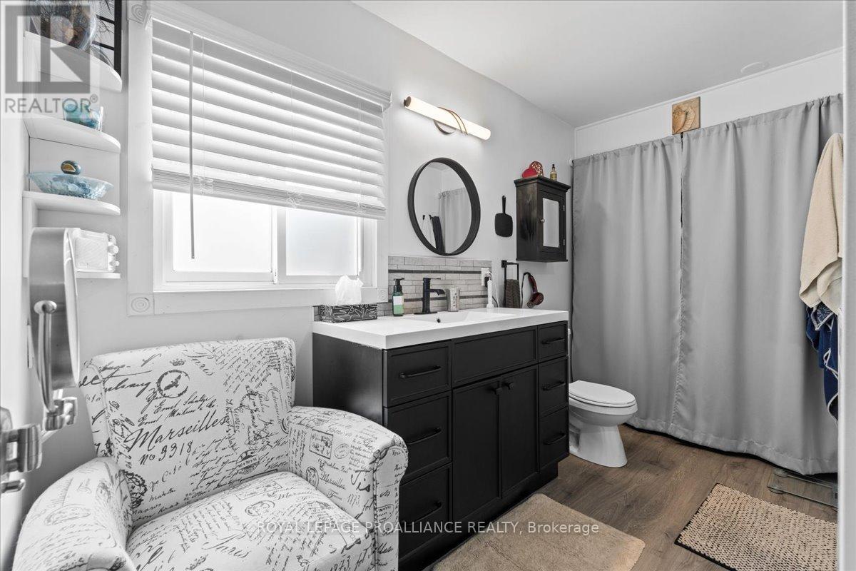 644 Smokes Point Road, Prince Edward County, Ontario  K0K 1L0 - Photo 26 - X12282610