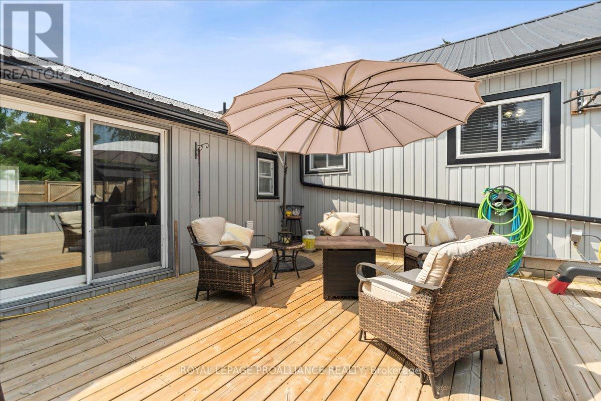 644 Smokes Point Road, Prince Edward County, Ontario  K0K 1L0 - Photo 36 - X12282610