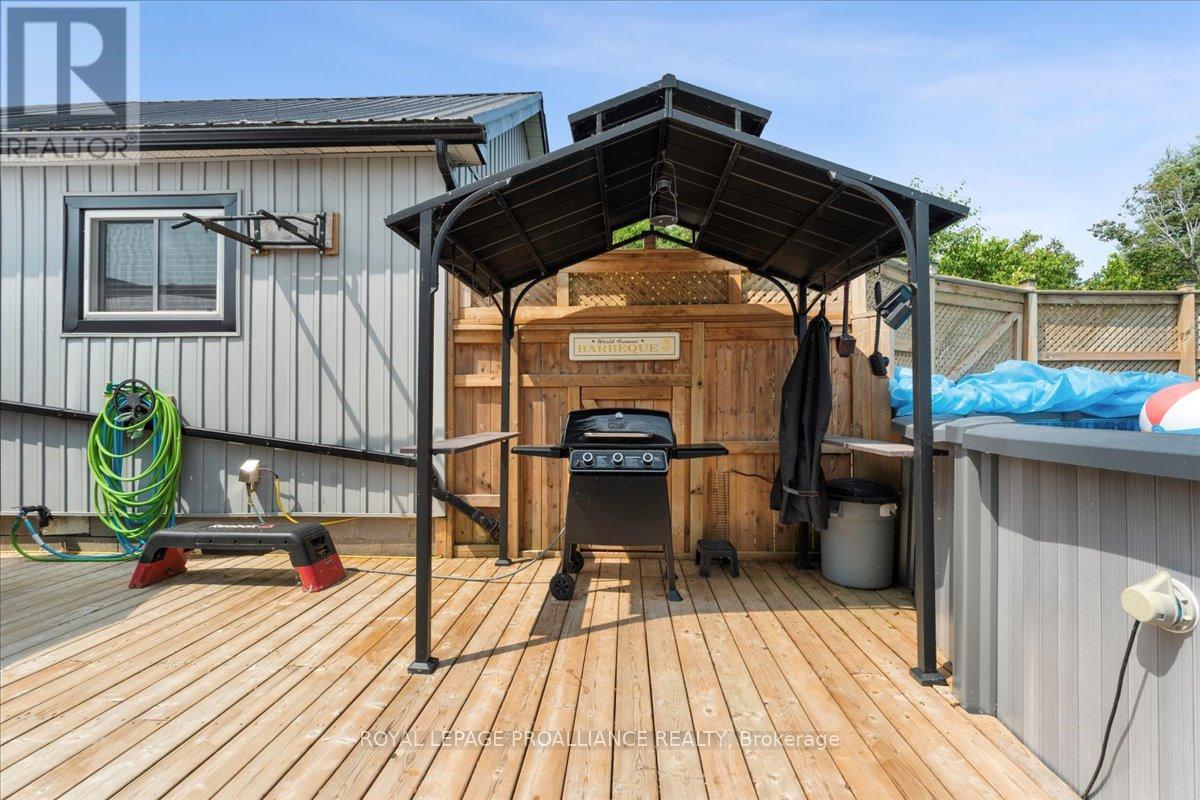 644 Smokes Point Road, Prince Edward County, Ontario  K0K 1L0 - Photo 37 - X12282610