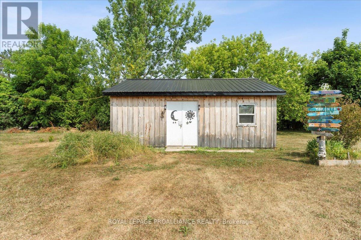 644 Smokes Point Road, Prince Edward County, Ontario  K0K 1L0 - Photo 39 - X12282610