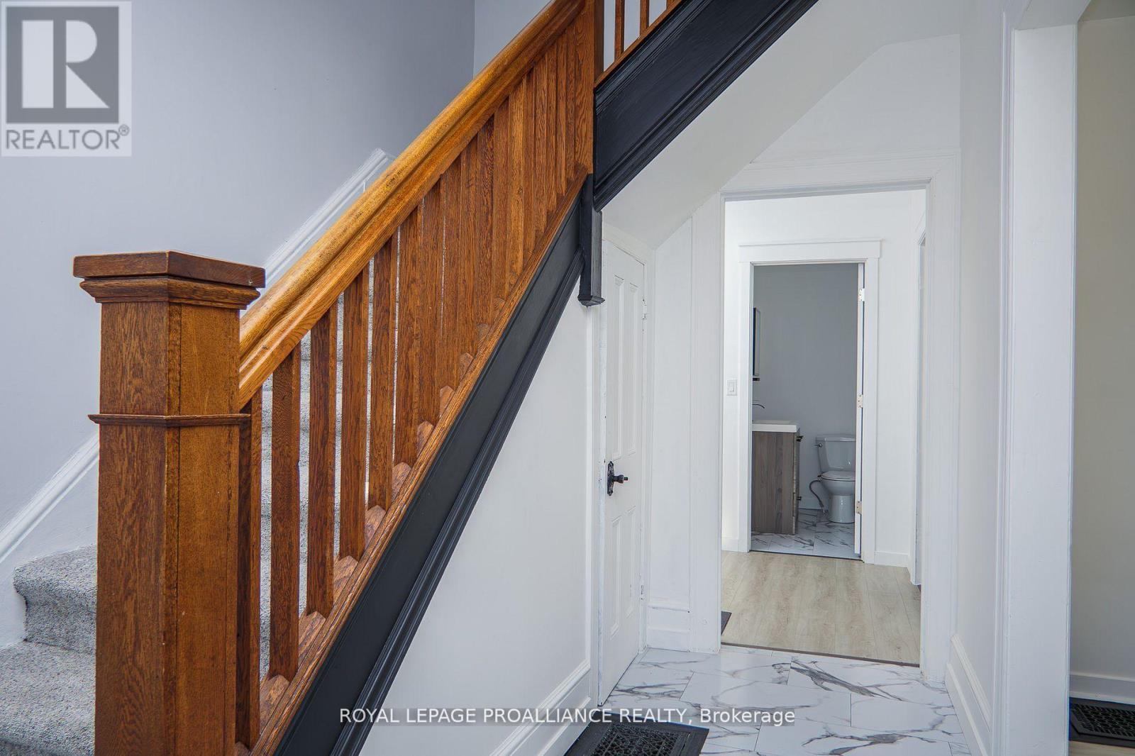 42 Highland Avenue, Belleville, Ontario  K8P 3R1 - Photo 11 - X12282780
